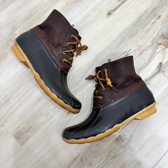 Sperry Saltwater Womens Duck Boot Tan Dark Brown Sz 11 good preowned condition - Picture 1 of 7